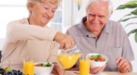 Những nguyên tắc ăn uống lành mạnh cho người cao tuổi